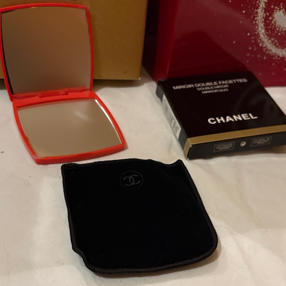 CHANEL Red Mirror Double Facettes with Black Pouch❤️ - Picture 3 of 12